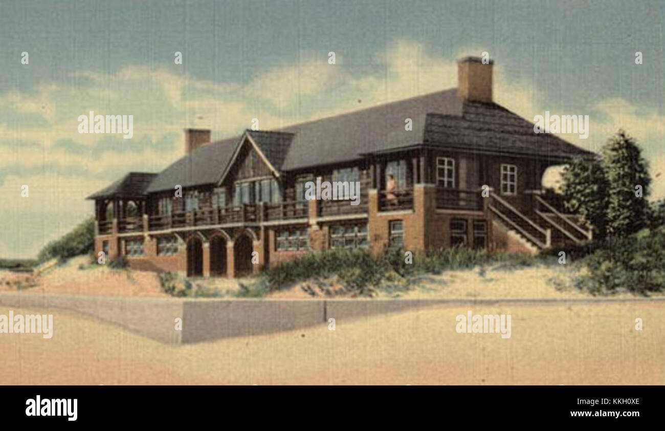 Le parc d'État de Ludington, situé dans le Michigan, dispose d'un établissement de bains près de la plage de Ludington. Les bains publics font partie des activités récréatives du parc, offrant des installations pour les visiteurs profitant de la plage et des activités de plein air. Banque D'Images