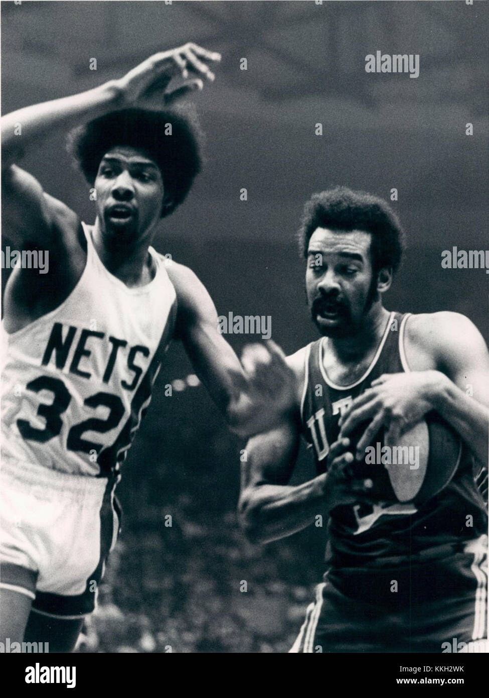 Willie Wise et Julius Erving étaient des joueurs de basket-ball professionnels connus pour leur époque dans l'American Basketball Association (ABA) et la National Basketball Association (NBA). Les deux joueurs ont contribué de manière significative au développement du basket-ball professionnel au cours des années 1970 Banque D'Images