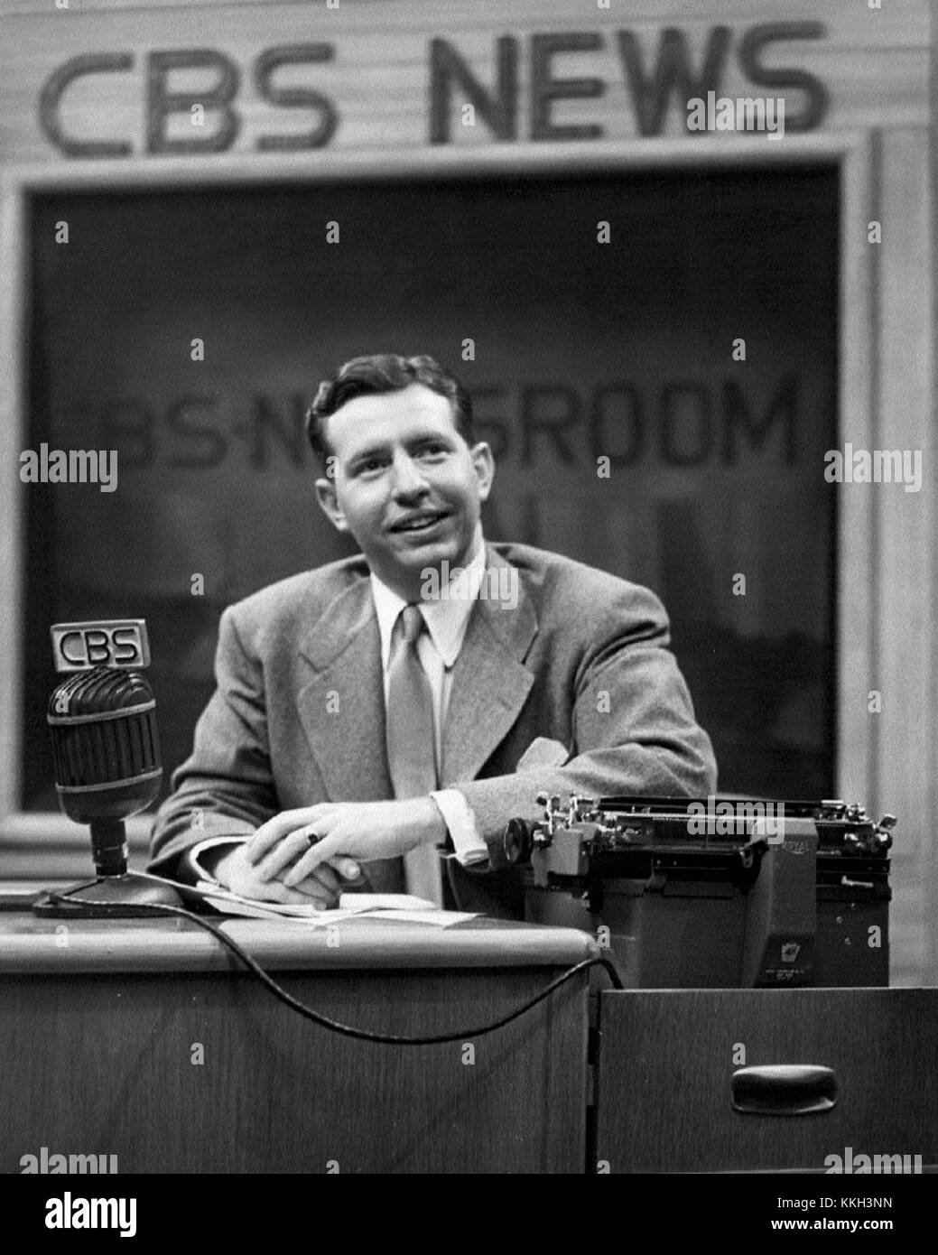 Douglas Edwards était un présentateur américain de nouvelles télévisées, connu pour être l'un des premiers à héberger des émissions de nouvelles télévisées. Son travail dans les années 1950 a contribué à façonner le développement du journalisme audiovisuel. Banque D'Images