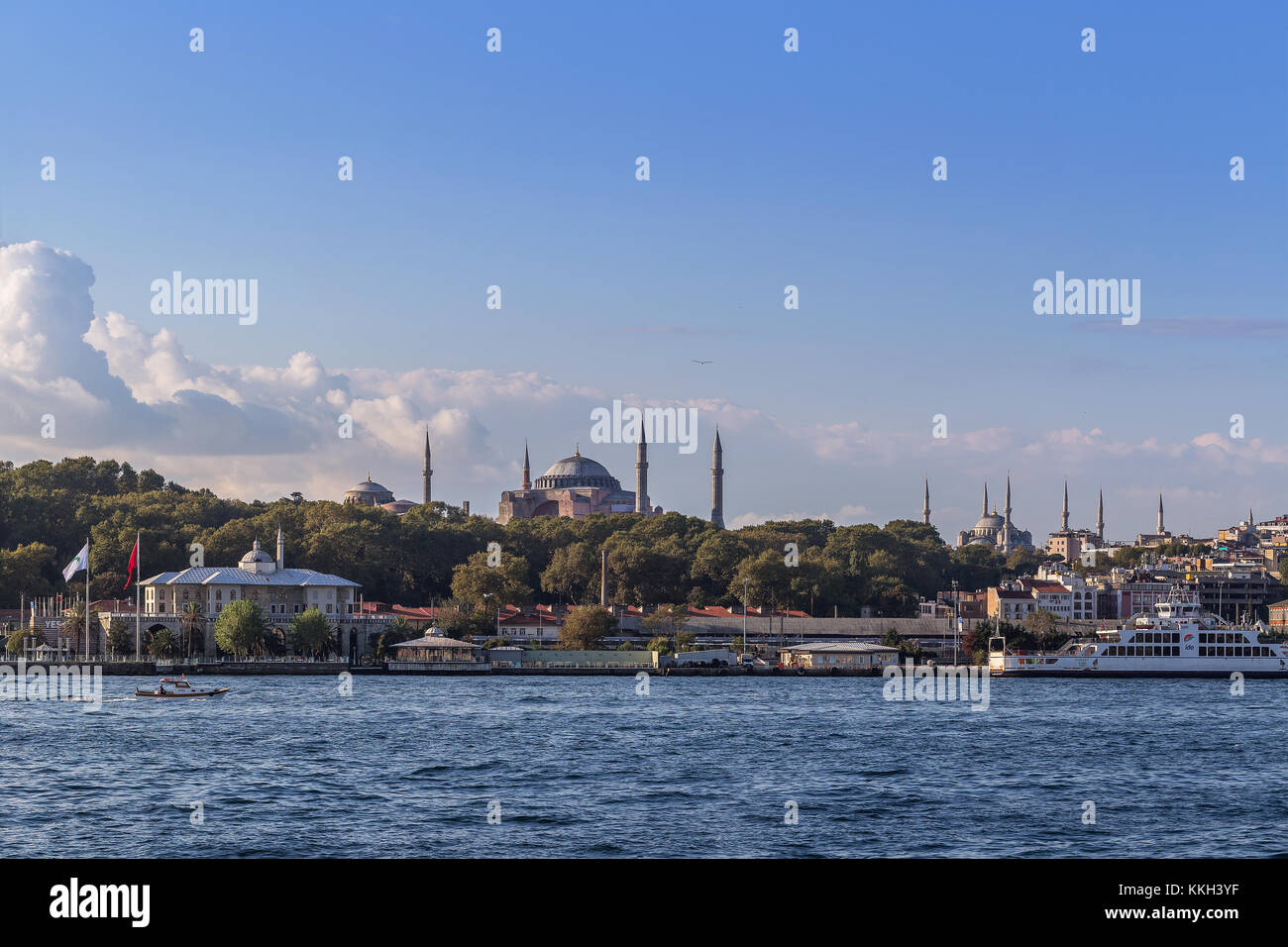 La vie colorée cityscape de détroit du Bosphore Istanbul Turquie. Banque D'Images