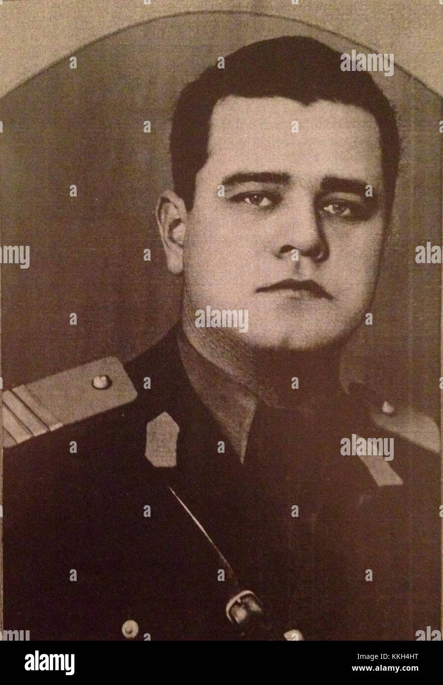 Le titre fait référence à une œuvre ou à une documentation liée à Nicolae Dabija, une figure associée à la résistance anticommuniste roumaine. Le sujet met en lumière ses contributions à la résistance au régime communiste en Roumanie. Banque D'Images