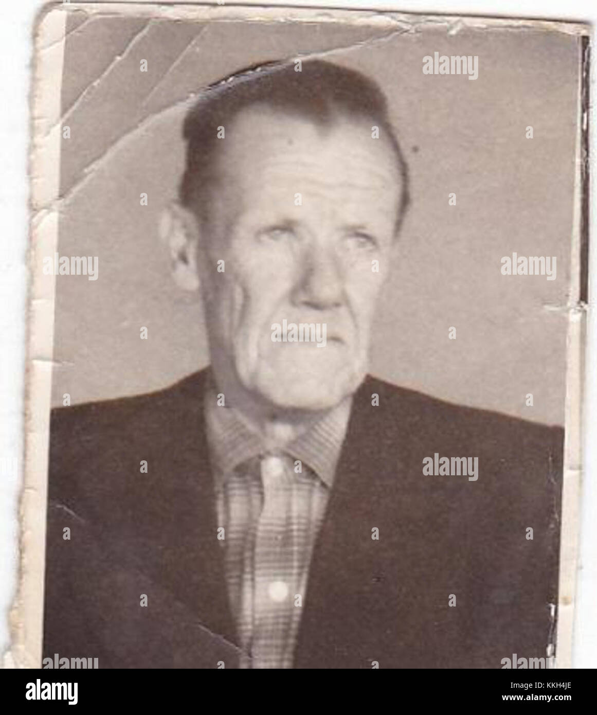 Preotul Ioan Valeanu était une figure de la résistance anticommuniste roumaine. Ses contributions à la résistance contre le communisme en Roumanie sont importantes dans l'histoire du pays au XXe siècle. Banque D'Images