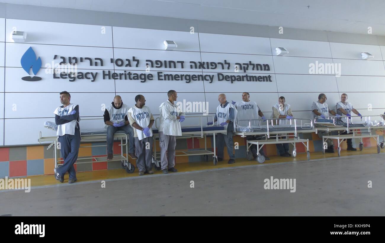 Nahariya, Israël. 30 novembre 2017. Galilee Medical Center a pratiqué un exercice de guerre, absorbant les victimes blessées du nord d'Israël. Nahariya, Israël, octobre 30 2017. Credit : The Fifth Kingdom/Alamy Live News Banque D'Images