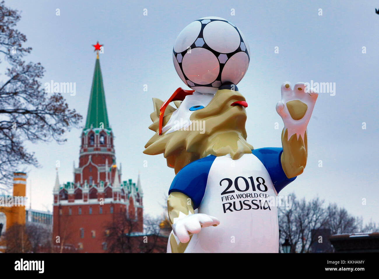 Moskau, Russland. 29 novembre 2017. Der Kremml avec dem Wolf Zabavivaka, Maskottchen der Fussball- WM 2018. Feature/Schmuckbild/hintergrund/Hintergrundbild. Fussball: Auslosung zur FIFA- Fussball Weltmeisterschaft 2018 à Moskau, Russland 01.12.2017 - football, tirage au sort pour la coupe du monde FIFA 2018, Moscou, 01 décembre 2017 utilisation dans le monde crédit: dpa/Alay Live News Banque D'Images