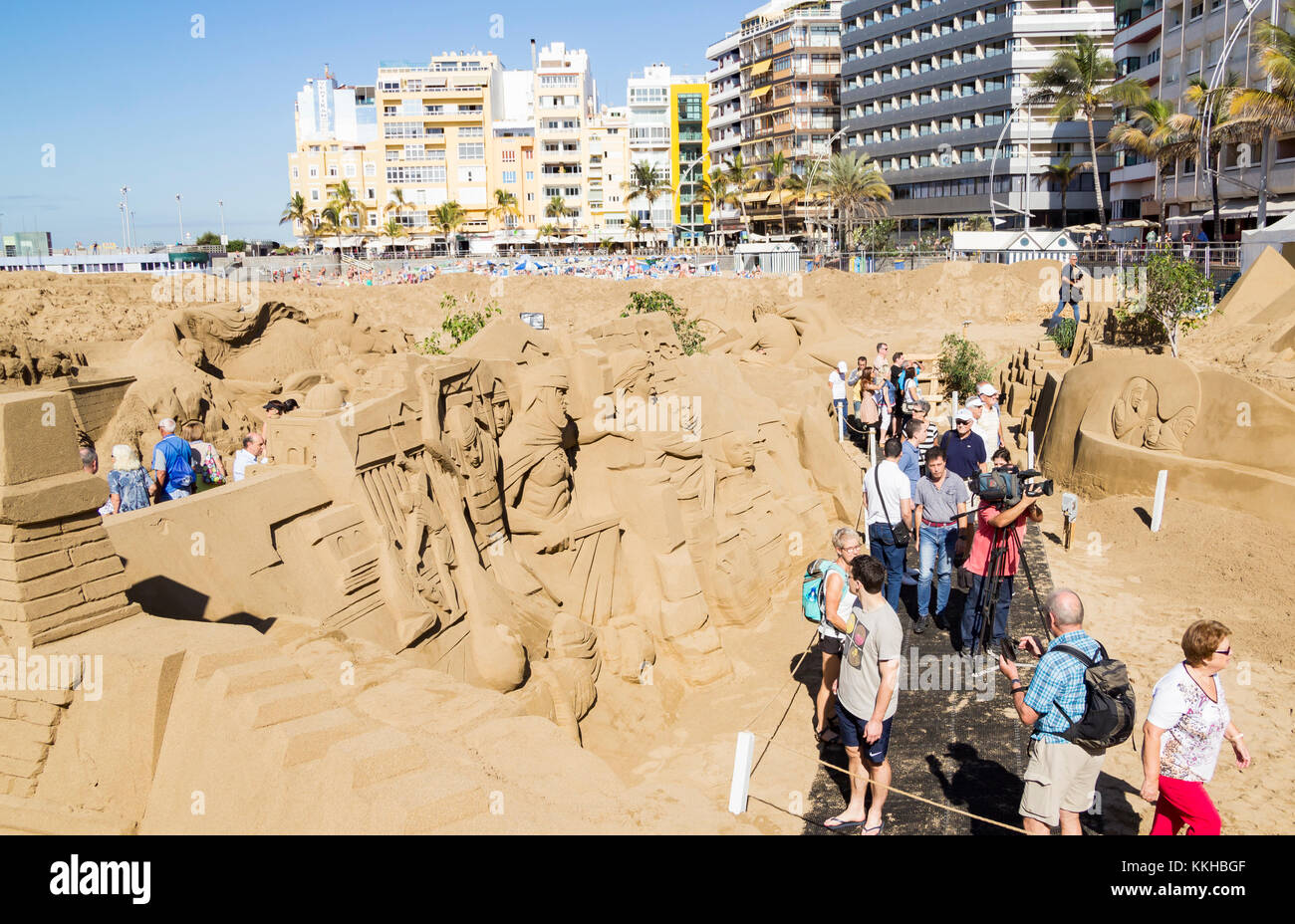 Las Palmas, Grande Canarie, Îles Canaries, Espagne 1er décembre 2017. Météo  : une immense scène de nativité sculptée dans le sable s'ouvre au public  sur la plage de la ville de Las