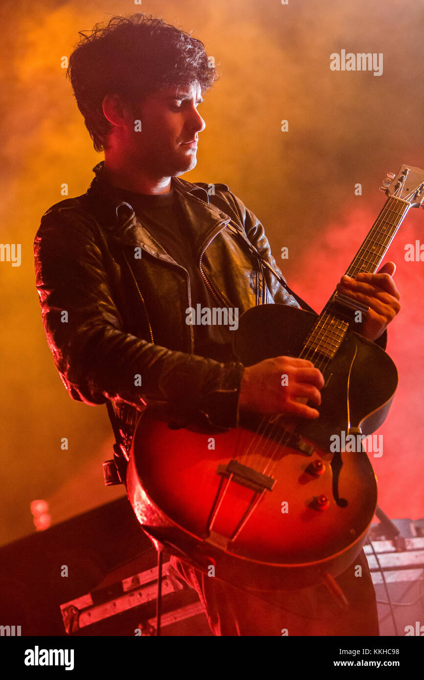 Milan, Italie. 30Th Nov, 2017. Le groupe américain Black Rebel Motorcycle Club effectue sur scène à fabrique au cours de la 'World Tour' 2017/18 Crédit : Rodolfo Sassano/Alamy Live News Banque D'Images