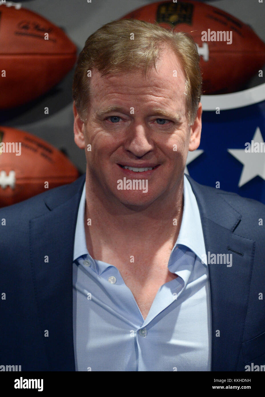 New York, États-Unis. 1 décembre 2017, le commissaire de la NFL Roger Goodell pose une photo lors de la célébration de l'ouverture de la NFL Experience Times Square le 30 novembre 2017 à New York. Crédit: Erik Pendzich/Alay Live News Banque D'Images