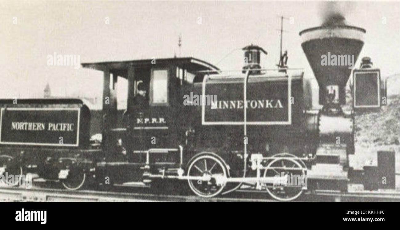 Une photographie du *Minnetonka*, faisant probablement référence au bateau ou au navire emblématique. Connu pour son importance dans le transport ou les loisirs, ce navire a une pertinence historique dans l'histoire maritime américaine et est associé aux croisières de loisirs ou au tourisme local dans des régions spécifiques. Banque D'Images