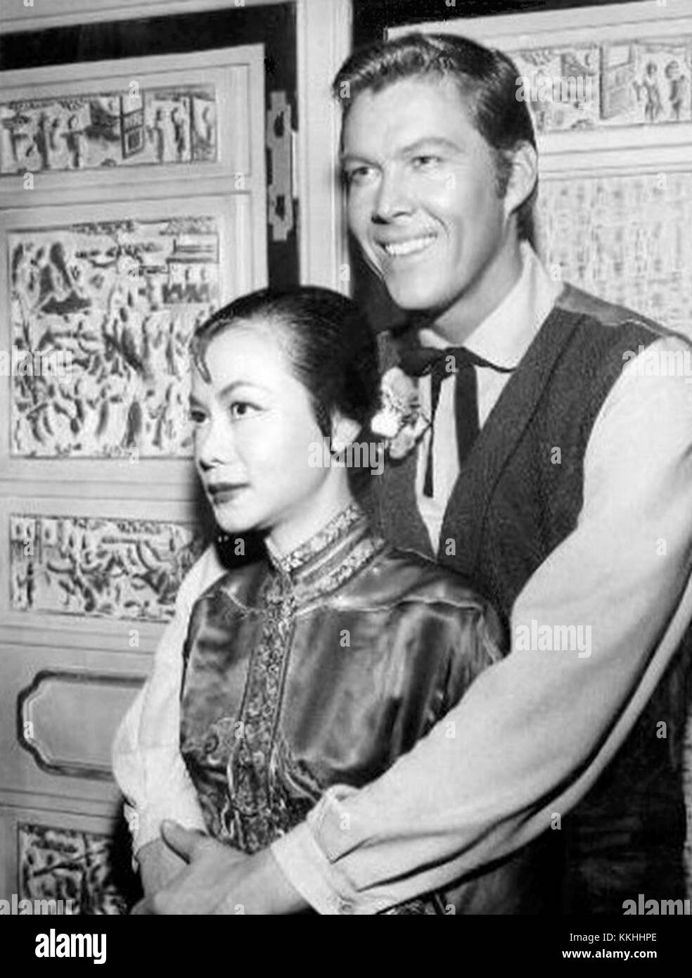 The Californians, une série télévisée de 1958, met en vedette Maria Tsien et Adam Kennedy, mettant en vedette leurs rôles dans ce drame occidental populaire. Banque D'Images