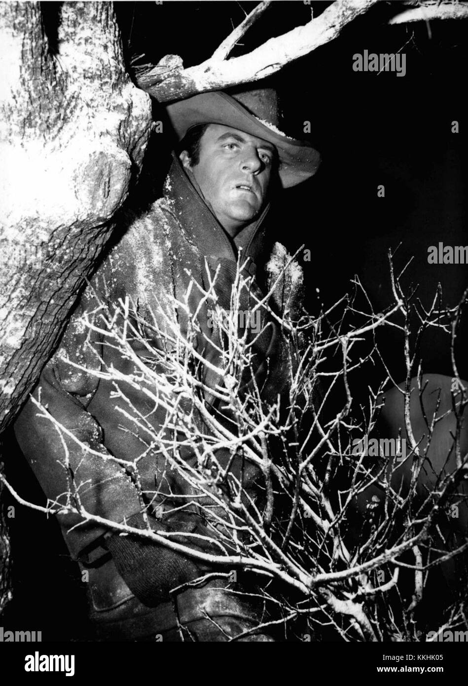 James Arness, l'acteur emblématique connu pour avoir incarné le maréchal Matt Dillon dans la série télévisée de longue date « Gunsmoke », est représenté sur cette image de 1958. Banque D'Images