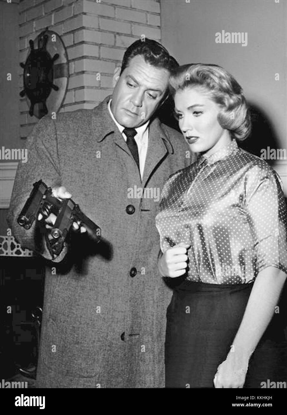 Une photographie de 1960 de Raymond Burr dans le rôle de Perry Mason, l'avocat de la défense emblématique de la série télévisée basée sur les romans d'Erle Stanley Gardner. Banque D'Images