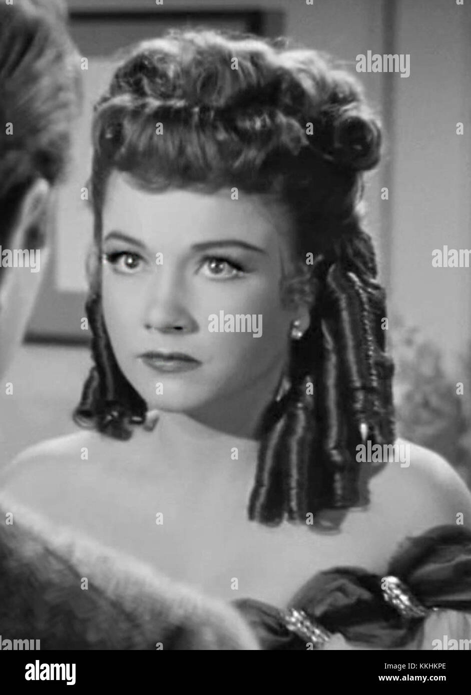 Anne Baxter a joué dans le film de 1950 'All About Eve', jouant un rôle clé dans cette production hollywoodienne classique. La bande-annonce présente sa performance dans ce film emblématique. Banque D'Images