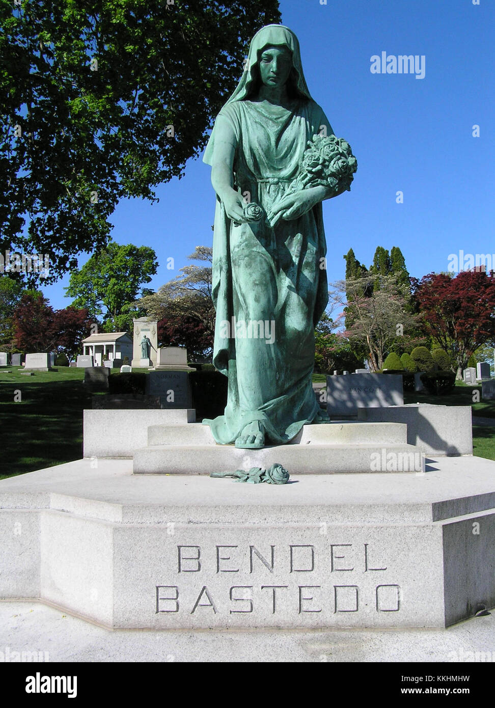 Une photographie prise avec un appareil photo Olympus montrant le Mémorial Henri Bendel, un hommage à l'icône de la mode et fondateur du magasin. Banque D'Images