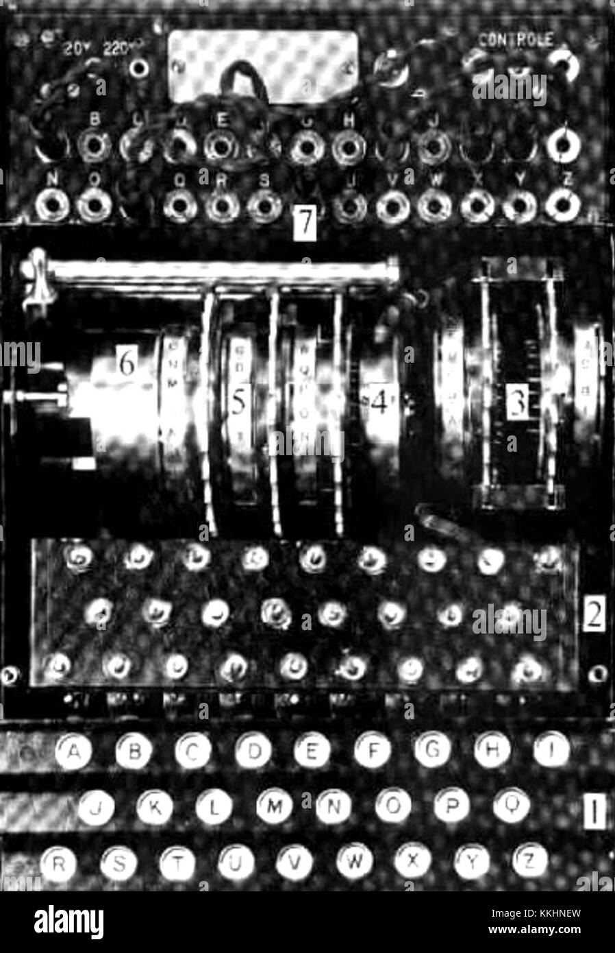 Une réplique polonaise de la machine Enigma, réalisée par le Biuro Szyfrow (Cipher Bureau), a été un développement significatif de la cryptographie pendant la seconde Guerre mondiale, aidant au déchiffrement des communications militaires allemandes. Banque D'Images