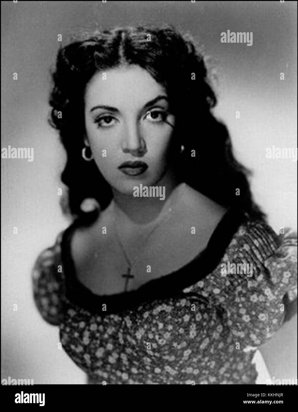 Katy Jurado est une actrice mexicaine connue pour son travail dans les films hollywoodiens. Elle est devenue célèbre pour ses rôles dans les westerns et les drames, devenant l'une des premières actrices latines à avoir un succès significatif dans le cinéma américain. Banque D'Images Katy Jurado est une actrice mexicaine connue pour son travail dans les films hollywoodiens. Elle est devenue célèbre pour ses rôles dans les westerns et les drames, devenant l'une des premières actrices latines à avoir un succès significatif dans le cinéma américain. Banque D'Images