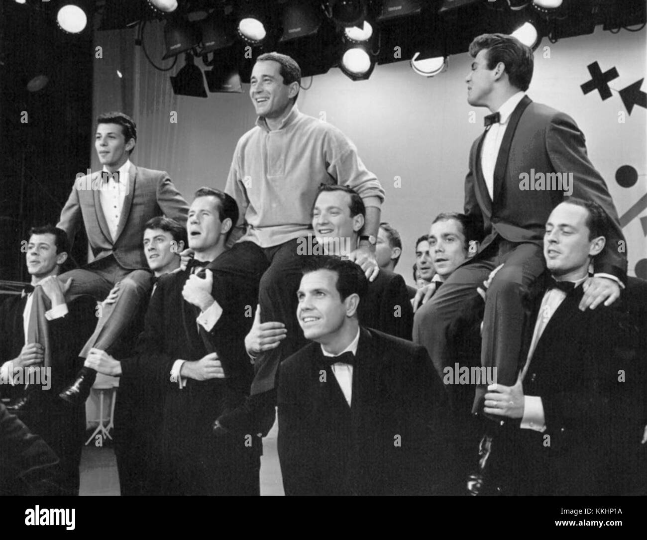 Fabian, Frankie Avalon et Perry Como se produisent ensemble au Kraft Music Hall en 1960, mettant en valeur les talents musicaux de ces artistes populaires de l'époque. La performance a été un point culminant des émissions de variétés télévisées des années 1960. Banque D'Images