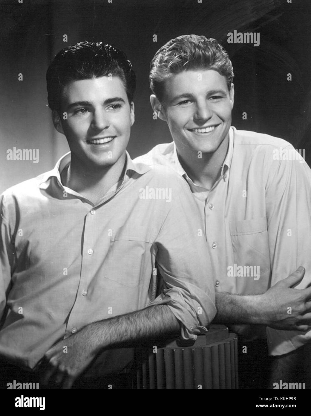 Photographie des frères Ricky (à gauche) et David Nelson, vedettes de la série télévisée 'les aventures d'Ozzie et Harriet', prise en 1959. Banque D'Images