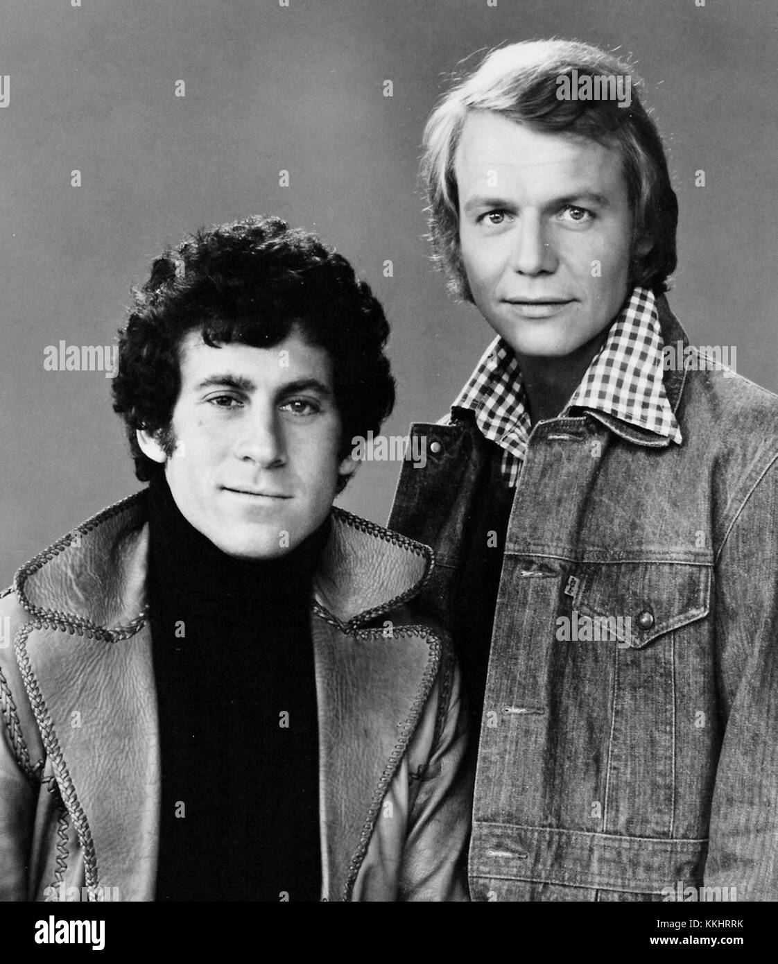 Une photographie des acteurs Paul Michael Glaser et David Soul, mieux connus pour leurs rôles dans la série télévisée 'Starsky & Hutch', capturée en 1975. Banque D'Images