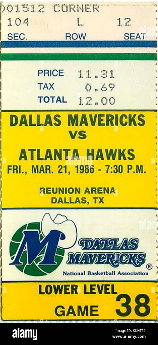 Ce billet représente un match entre les Hawks d'Atlanta et les Mavericks de Dallas le 21 mars 1986. L'événement fait partie de la saison NBA 1985-1986, capturant un moment dans l'histoire du basket-ball. Banque D'Images