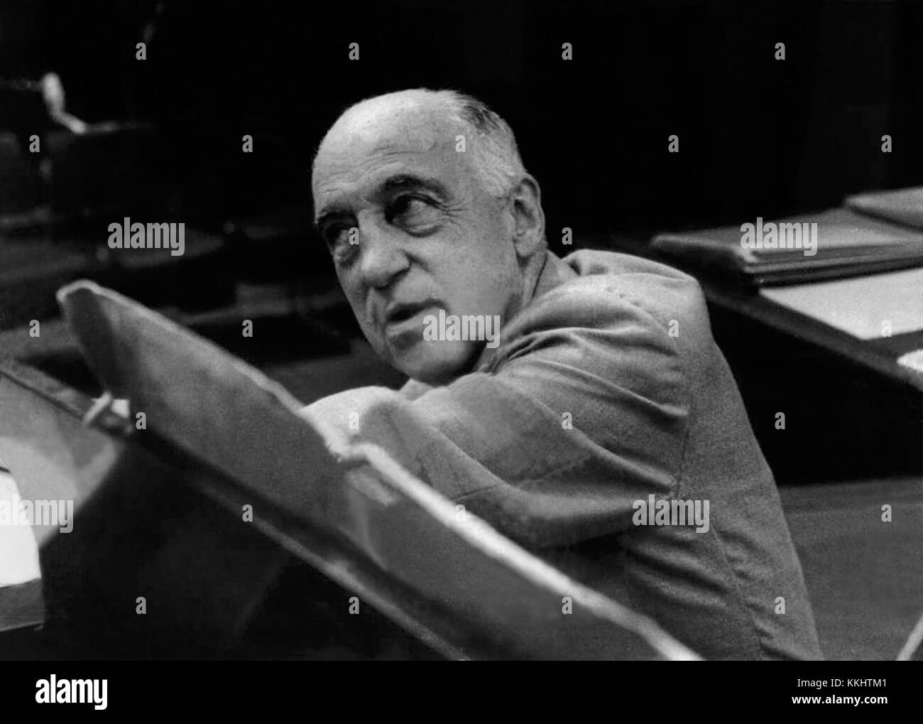 Pierre Bernac était un célèbre baryton français connu pour sa maîtrise de l'art de la chanson et de la performance vocale. En 1968, il continue de contribuer de manière significative au monde de la musique classique et de l'opéra. Banque D'Images