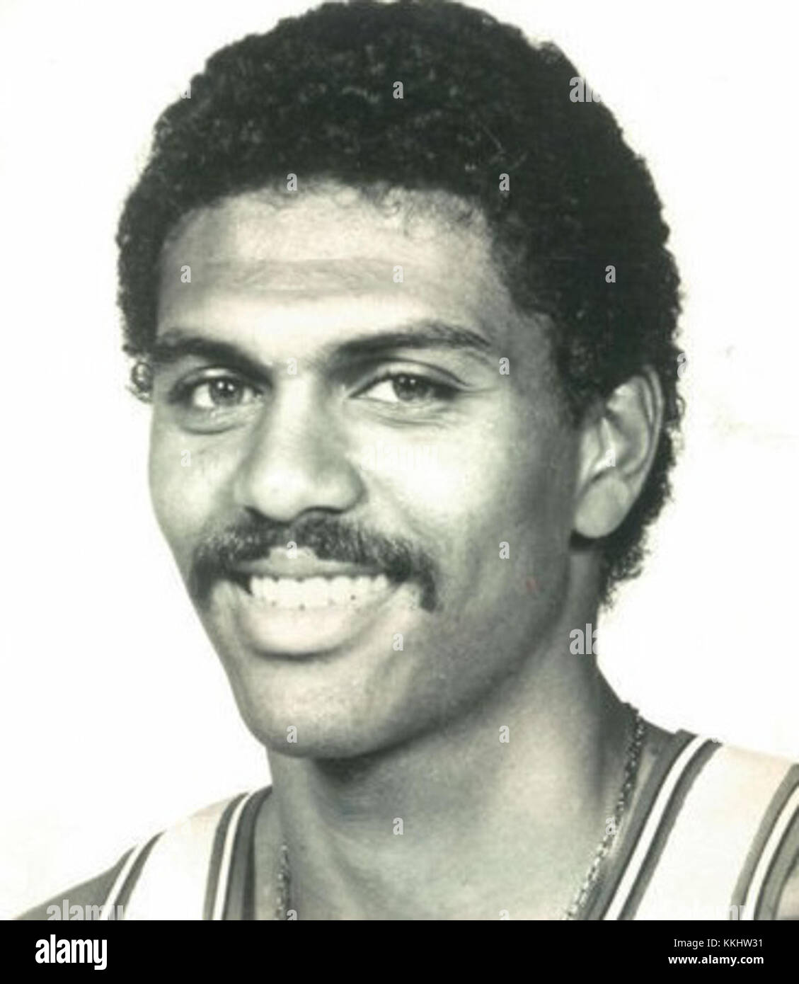 Reggie Theus, un joueur de basket-ball remarquable, est présenté ici dans une image de 1979. Il a joué en NBA et a eu un impact significatif sur le basket-ball au cours de sa carrière. Banque D'Images