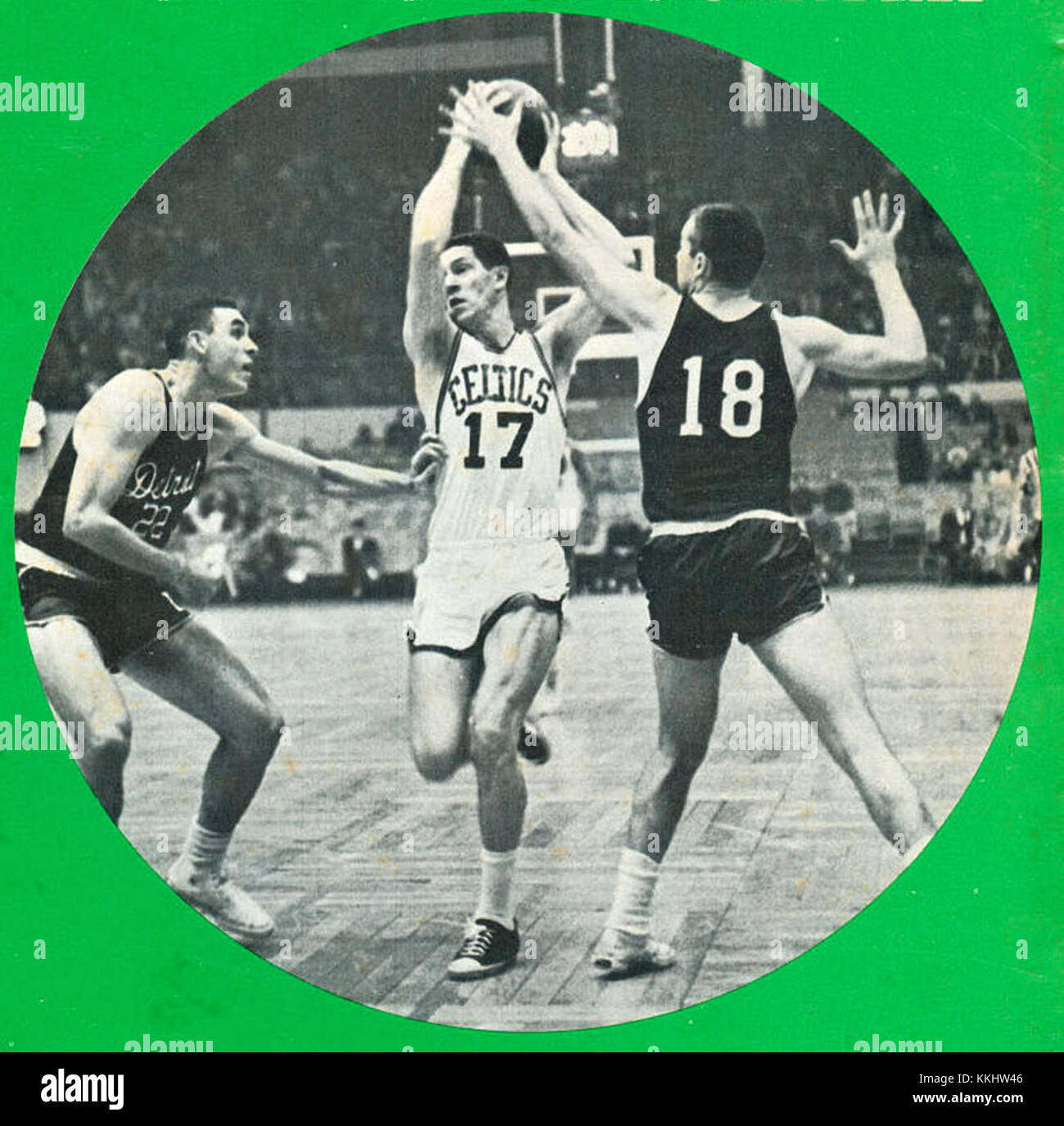 Cette image montre les joueurs de basket-ball Dave DeBusschere, John Havlicek et Terry Dischinger. Chacun était connu pour ses contributions importantes au sport, représentant ses équipes avec excellence au cours de leur carrière en NBA. Banque D'Images