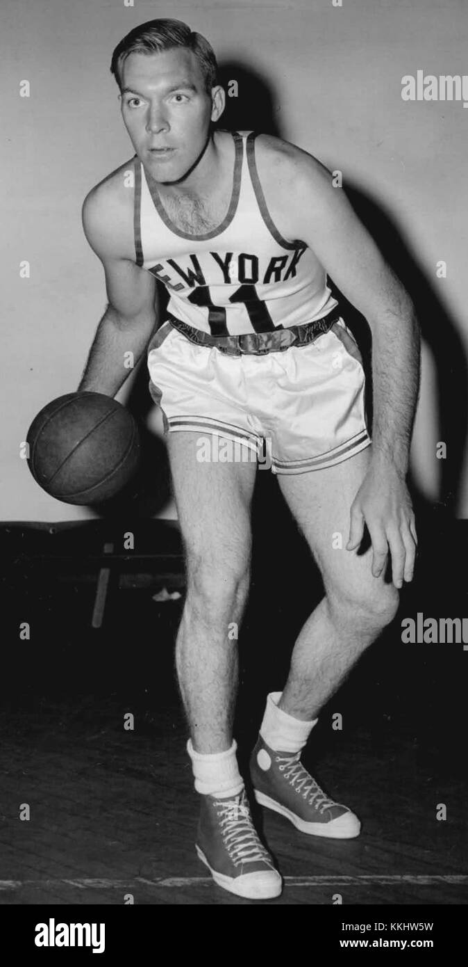Harry Gallatin était un joueur américain de basket-ball connu pour son temps avec les Knicks de New York en NBA. Il est connu pour ses contributions au sport dans les années 1940 et 1950 Banque D'Images