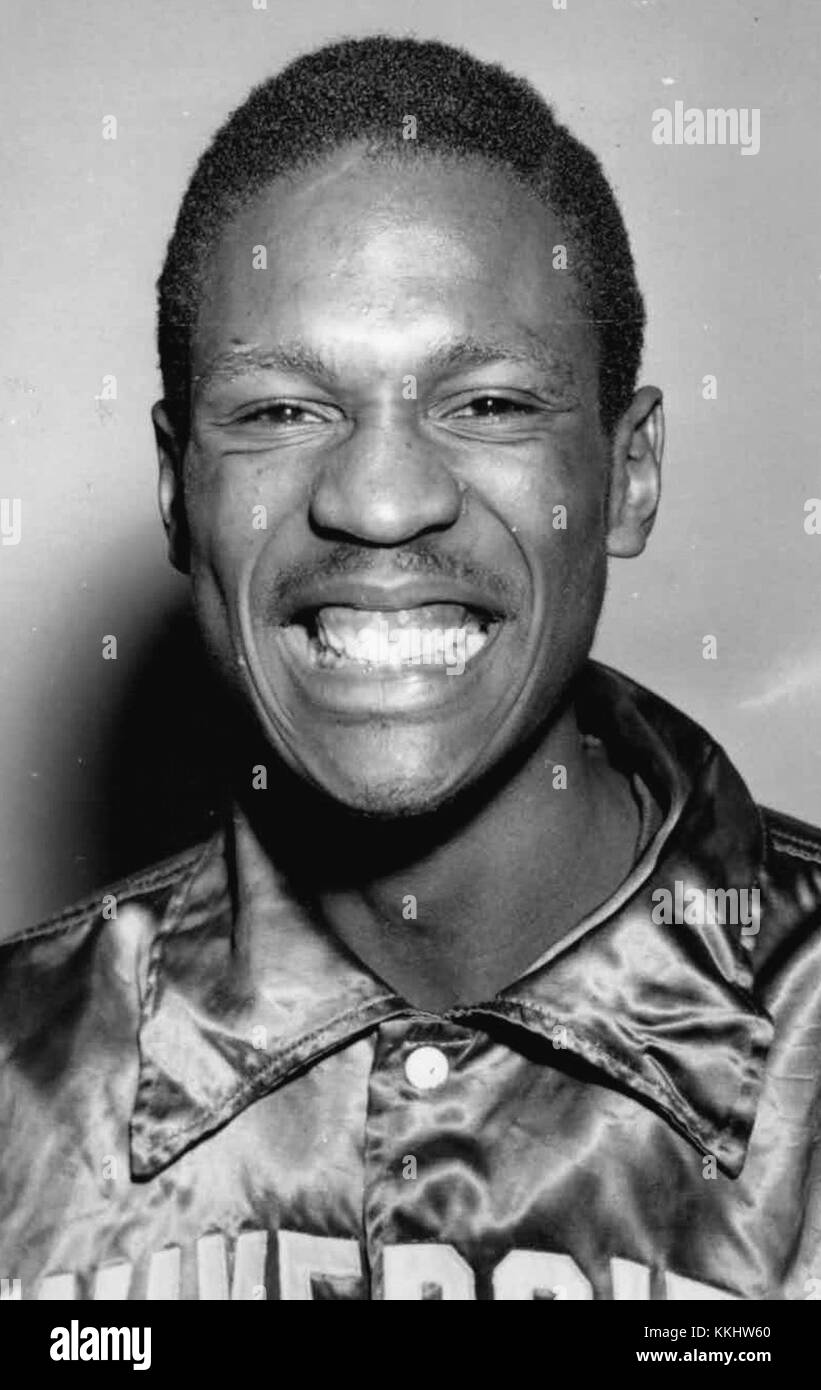 Bill Russell, joueur légendaire de la NBA et ancien élève de l'Université de San Francisco, célèbre pour ses réalisations en basket-ball. Banque D'Images