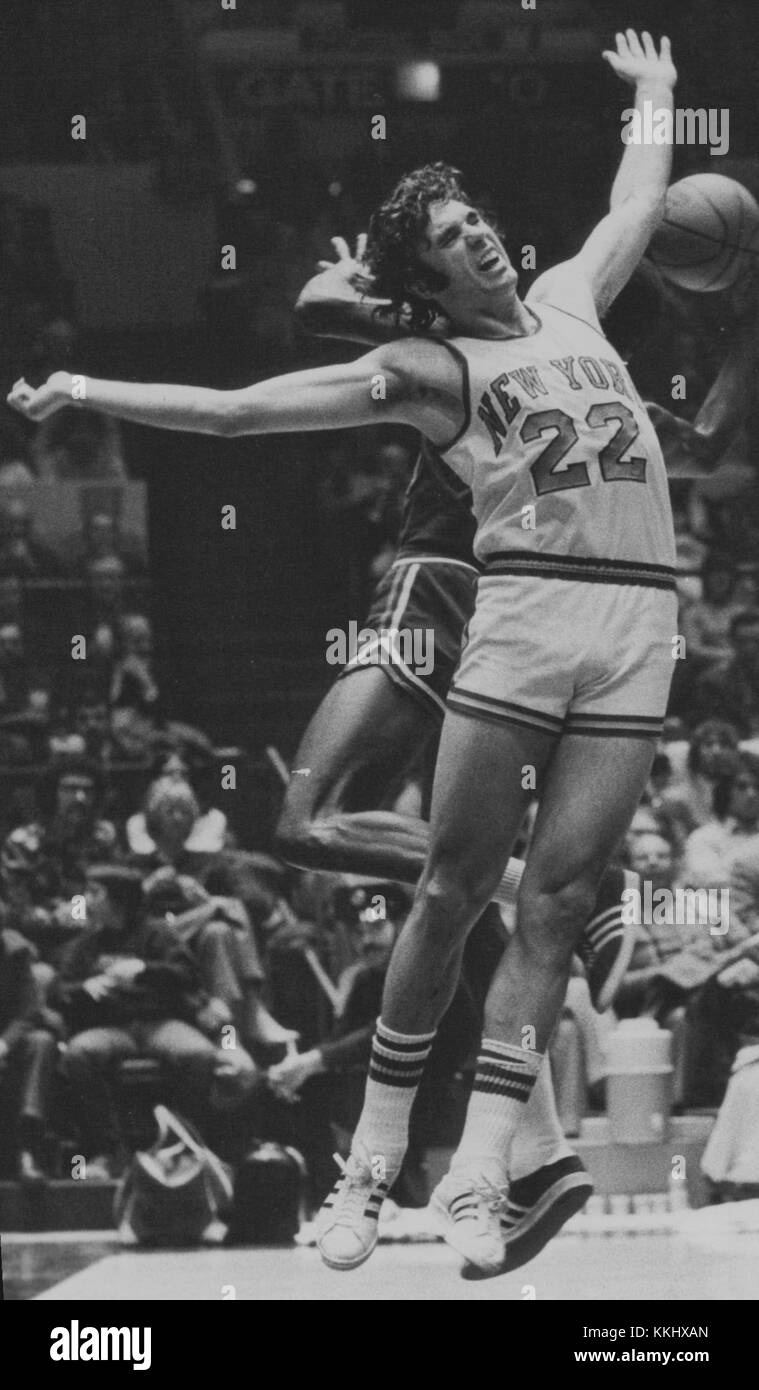 Dave DeBusschere était un joueur de basket-ball professionnel connu pour son temps avec les pistons de Detroit et les Knicks de New York dans les années 1960 et 1970 Ses compétences en défense et en rebond font de lui un joueur clé de la NBA. Banque D'Images