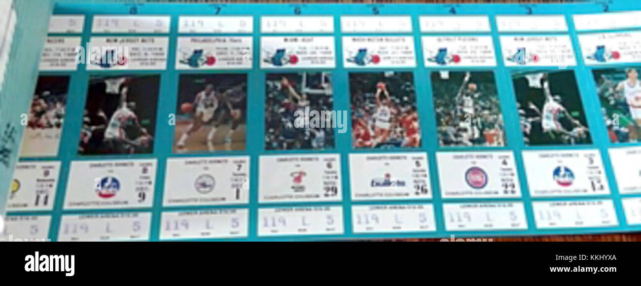 Le carnet de billets de saison des Charlotte Hornets 1988-89 est un article à collectionner pour les fans de l'équipe NBA. Il propose des billets pour la saison inaugurale de l'équipe, marquant un moment important dans l'histoire de la franchise Charlotte Hornets. Banque D'Images