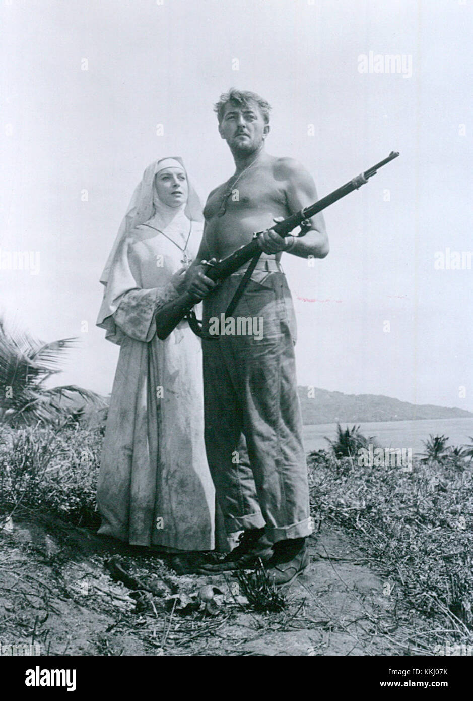 Une image promotionnelle du film de 1957 'Heaven Knows Mr Allison', avec Robert Mitchum et Deborah Kerr, mettant en vedette les personnages centraux de ce drame de guerre. Banque D'Images