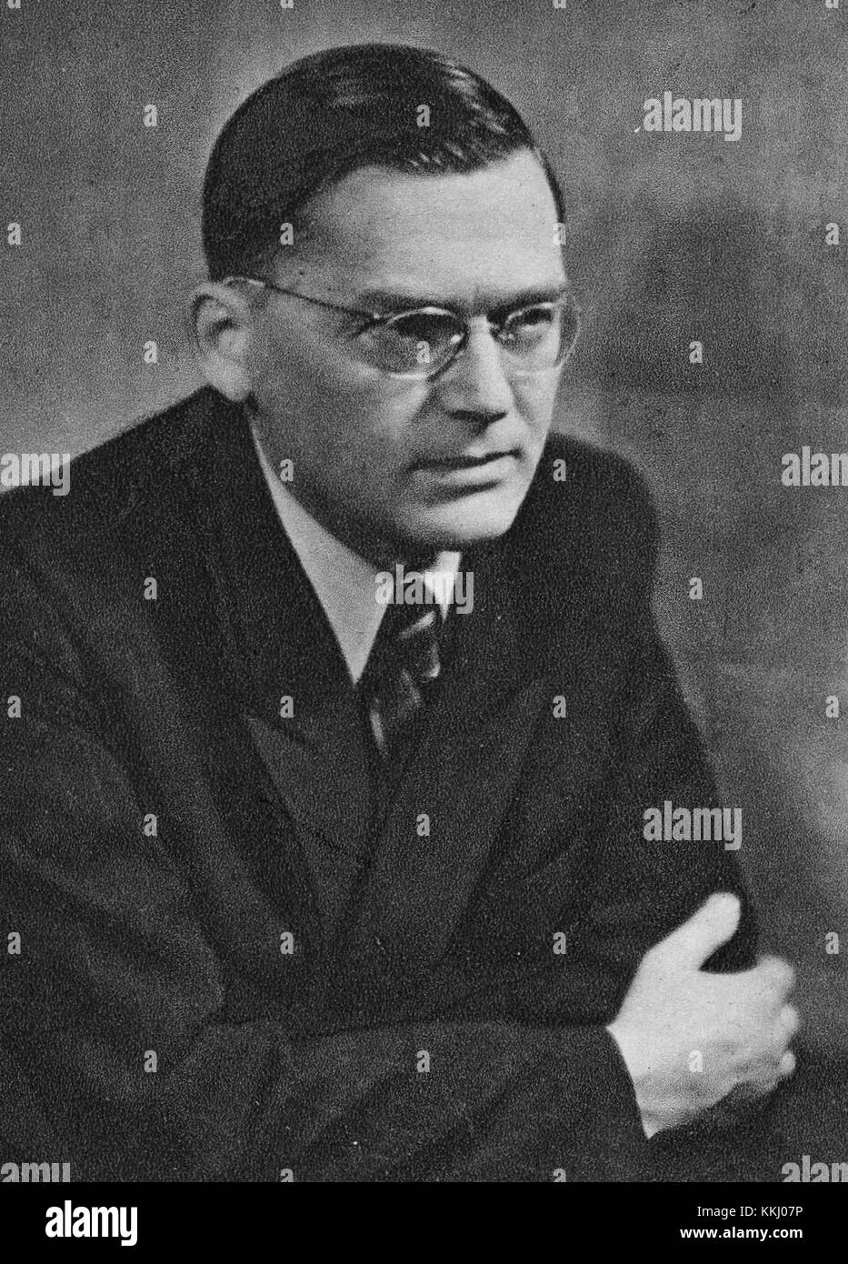 Aleksander Zawadzki était un homme politique polonais et une figure clé dans la Pologne d'après-guerre. Il a été président de la République populaire de Pologne, jouant un rôle influent dans la formation du gouvernement de l'ère communiste du pays. Banque D'Images