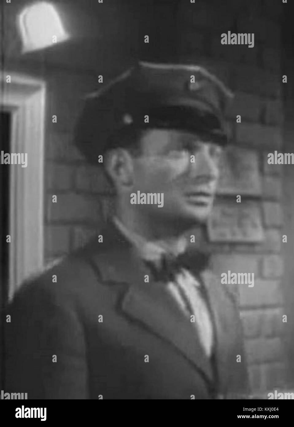 Joe Mantell est un acteur qui est apparu dans le film de 1949 'Port of New York'. Le film, qui se déroule dans le port animé de New York, suit un drame criminel impliquant des passeurs et des forces de l'ordre. Banque D'Images