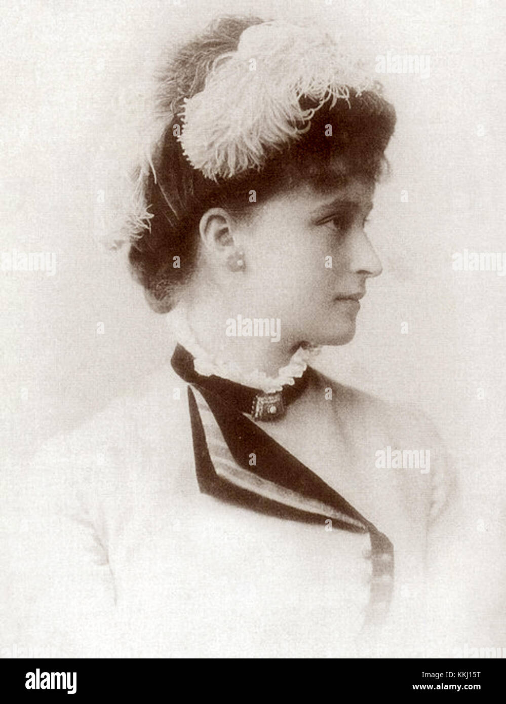 La Grande-Duchesse Ella, née princesse Elisabeth de Hesse et près du Rhin en 1864, était la sœur de Tsarina Alexandra Romanov. Après avoir épousé le grand-duc Sergueï Alexandrovitch de Russie en 1884, elle se convertit à l'orthodoxie russe. Après l'assassinat de son mari en 1905, elle fonde le couvent des saintes Marthe et Marie à Moscou, se consacrant à des œuvres caritatives. Elle a été exécutée par les bolcheviks en 1918 et canonisée en tant que sainte en 1992. Banque D'Images
