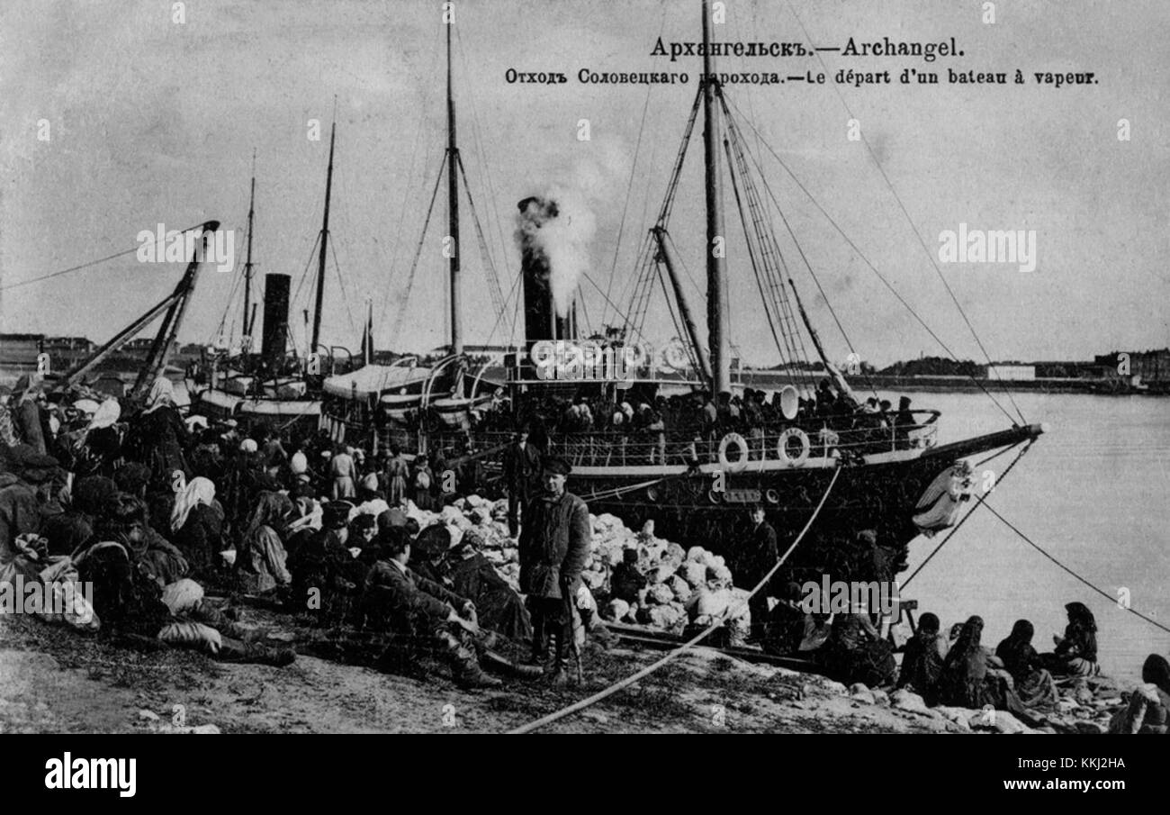 Une photographie capturant l'arrivée du bateau à vapeur Solovki, mettant en lumière l'histoire maritime. Banque D'Images