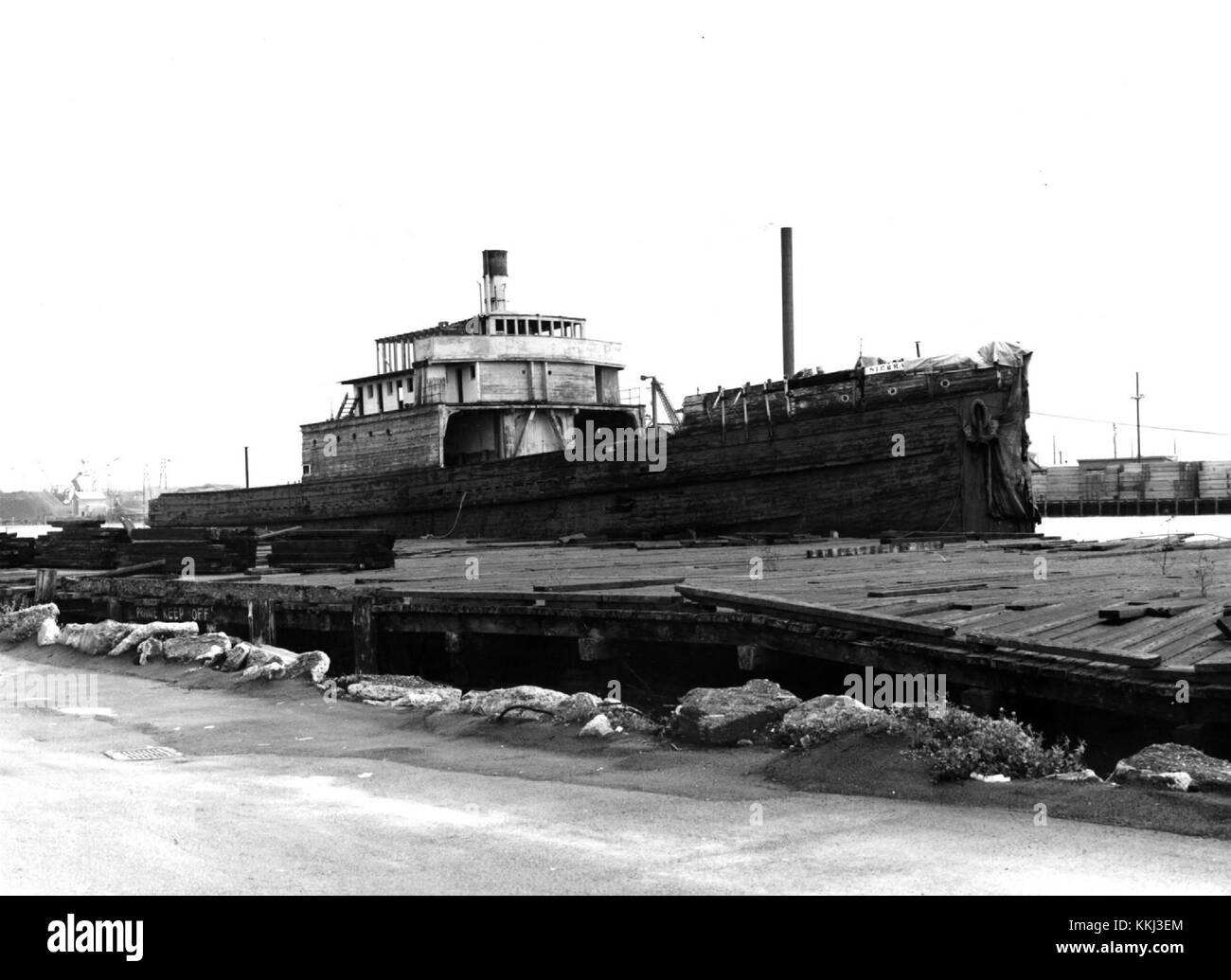 Le MS Sierra 1 est un navire amarré à Aberdeen, Washington. Connu pour son histoire dans le commerce et le transport maritimes, le navire représente un élément clé de l'histoire industrielle et maritime de la région. Banque D'Images