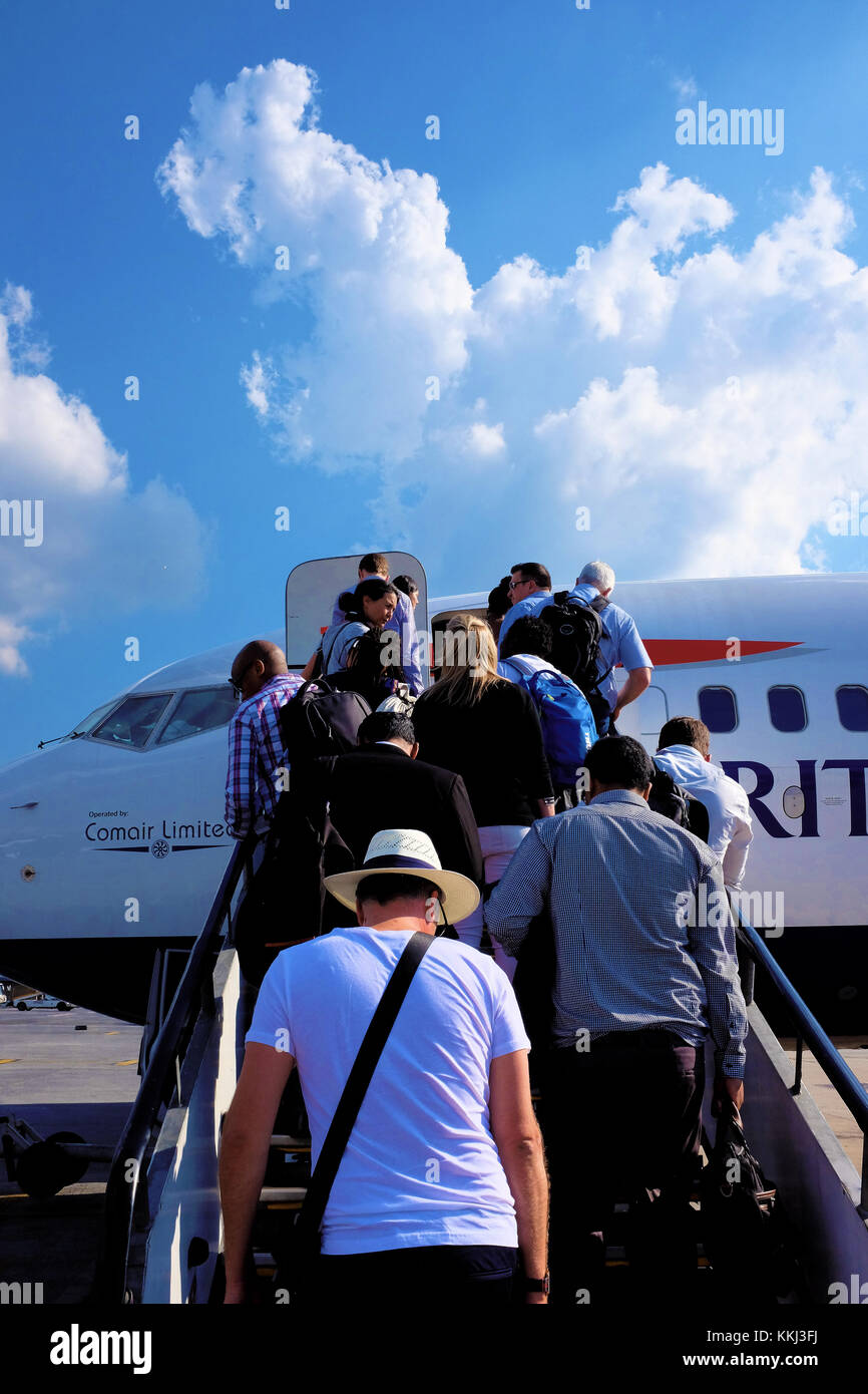 Les passagers d'un vol British Airways de Johannesburg's O.R. Thambo aéroport à Cape Town. Banque D'Images