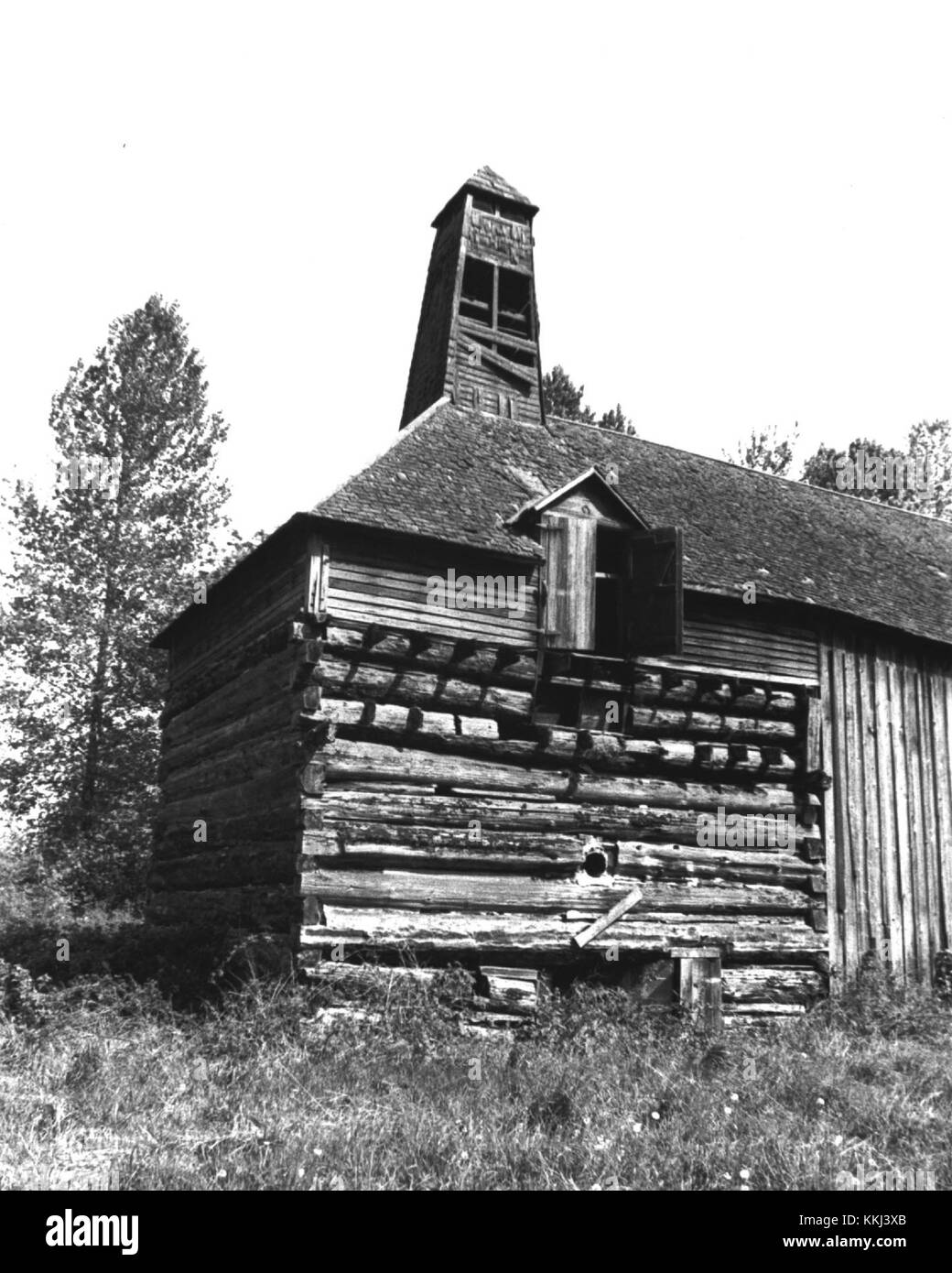 Le Woolrey-Koehler Hop Kiln, situé à Orting, Washington, est une structure historique autrefois utilisée dans l'industrie de la culture du houblon. Ce four est un élément important de l'histoire agricole, soulignant le rôle de la production de houblon dans l'État de Washington. Banque D'Images