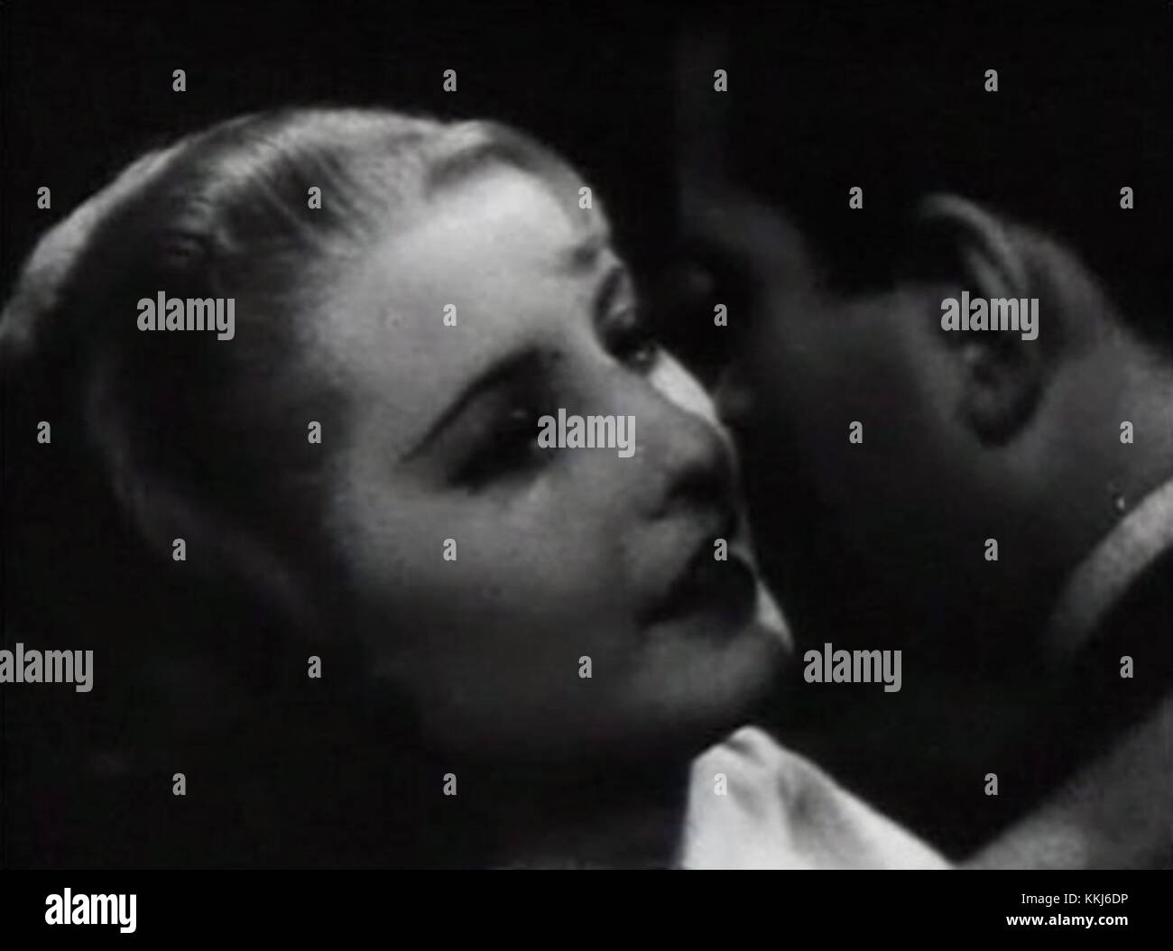 Une image promotionnelle du film de 1933 *Baby face* mettant en vedette Barbara Stanwyck. Dans ce film classique pré-Code Hollywood, Stanwyck joue une jeune femme qui utilise sa beauté pour gravir l'échelle sociale. Banque D'Images