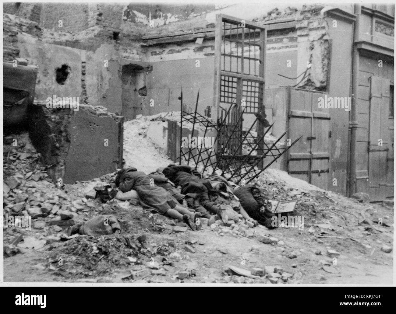 Le rapport Stroop est un document historique détaillant les efforts nazis pour réprimer le soulèvement du ghetto de Varsovie pendant la seconde Guerre mondiale, soulignant les atrocités commises. Banque D'Images