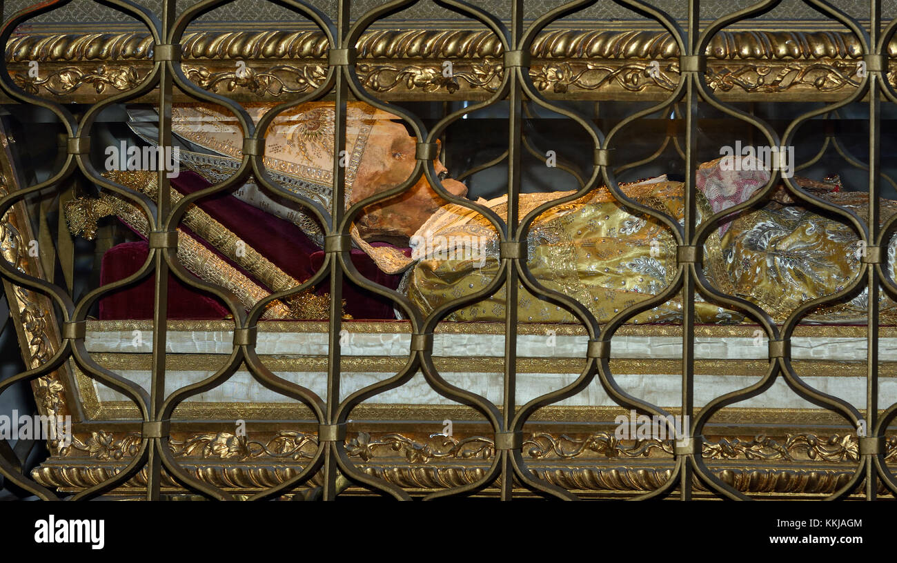 Fra Antonino - le couvent de San Marco - Museo del Convento di San Marco Florence Italie ( Fra Antonino et ses frères, dont Fra Angelico, appartenait à un mouvement appelé les observateurs. Leur dénomination trahit déjà qu'ils ont strictement suivi les vœux et les règles d'origine. Ils voulaient retourner à la source de leur foi, à la sainte Dominic qui avaient fondé leur commande au début du 13ème siècle ) Banque D'Images