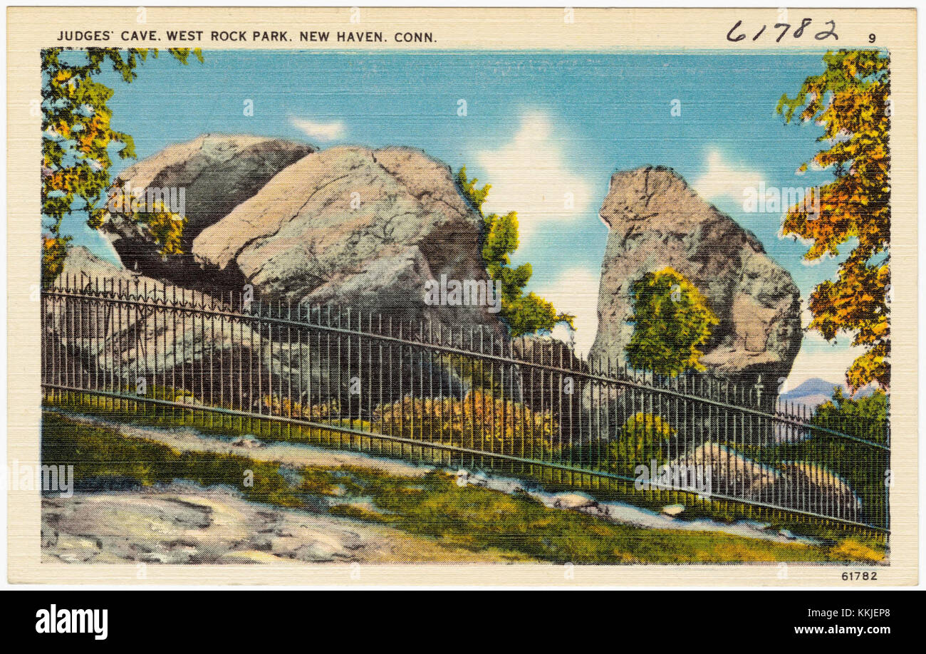La grotte des juges est un site historique situé à West Rock Park, New Haven, Connecticut. Cette grotte a été utilisée comme cachette par les juges pendant l'époque coloniale, ce qui en fait un point de repère important dans l'histoire de la région. Il fait partie de la West Rock Ridge et est une destination de randonnée populaire. Banque D'Images