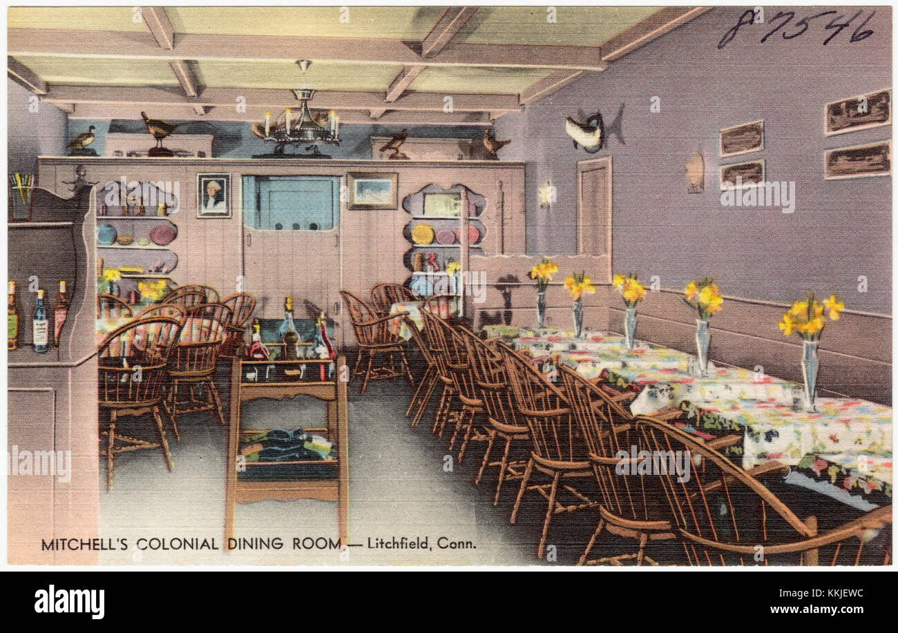 Mitchell's Colonial Dining Room, situé à Litchfield, Connecticut, est un établissement connu pour son expérience culinaire américaine traditionnelle, offrant un aperçu de l'architecture de style colonial et du design intérieur. Banque D'Images
