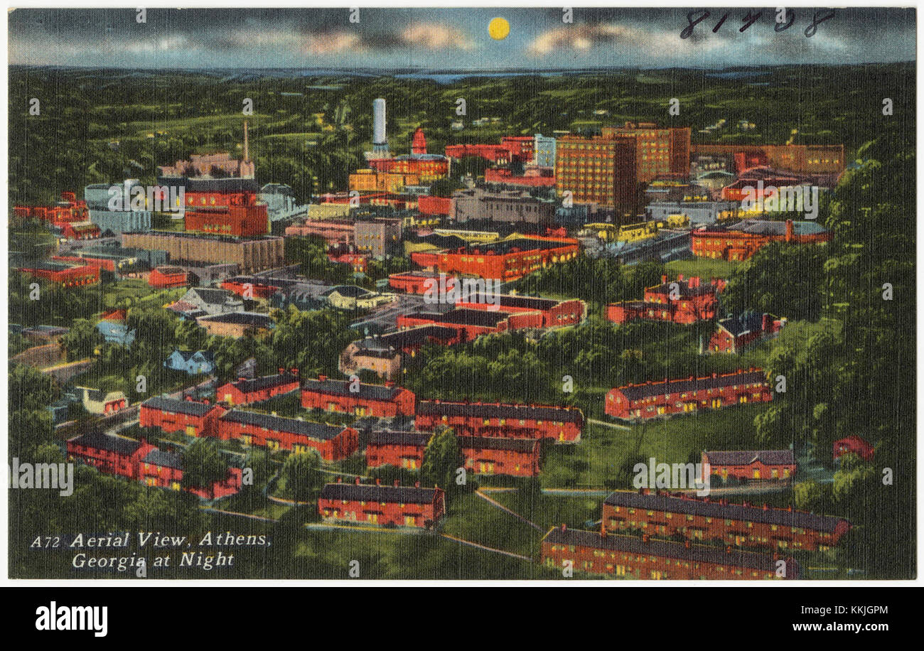 Vue aérienne d'Athènes, Géorgie la nuit, montrant les lumières de la ville et la disposition. La photographie capture l'atmosphère vibrante de la ville la nuit, avec des rues et des zones urbaines visibles. Banque D'Images