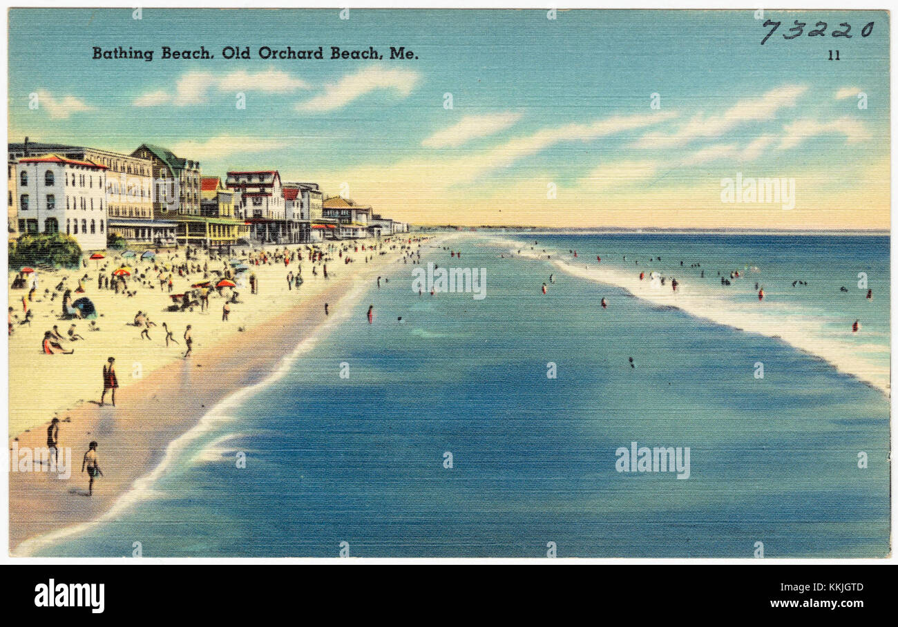 Cette photographie met en valeur la plage de baignade à Old Orchard Beach, dans le Maine, mettant en évidence le rivage de sable et la destination balnéaire populaire pour les touristes. La région est connue pour ses attractions balnéaires et son atmosphère animée. Banque D'Images