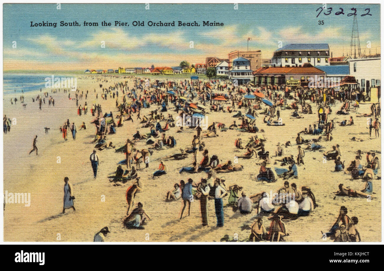 Cette photographie, prise depuis la jetée d'Old Orchard Beach, dans le Maine, offre une vue vers le sud de la côte. La scène met en valeur les rives sablonneuses populaires du beachâ€™ et l'atmosphère balnéaire. Banque D'Images