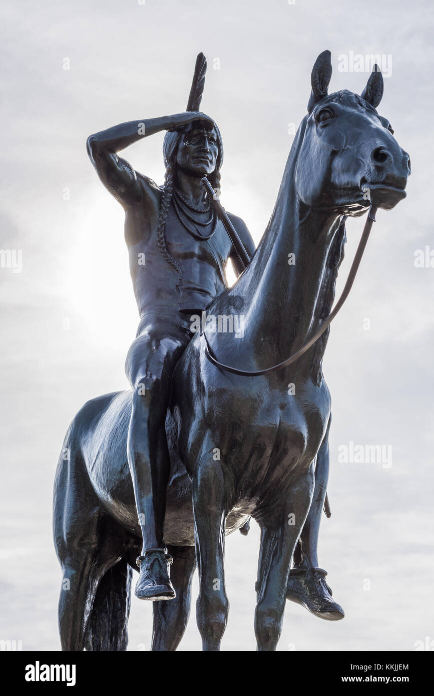 La statue du Scoutisme surplombant le centre-ville de Kansas City. Banque D'Images