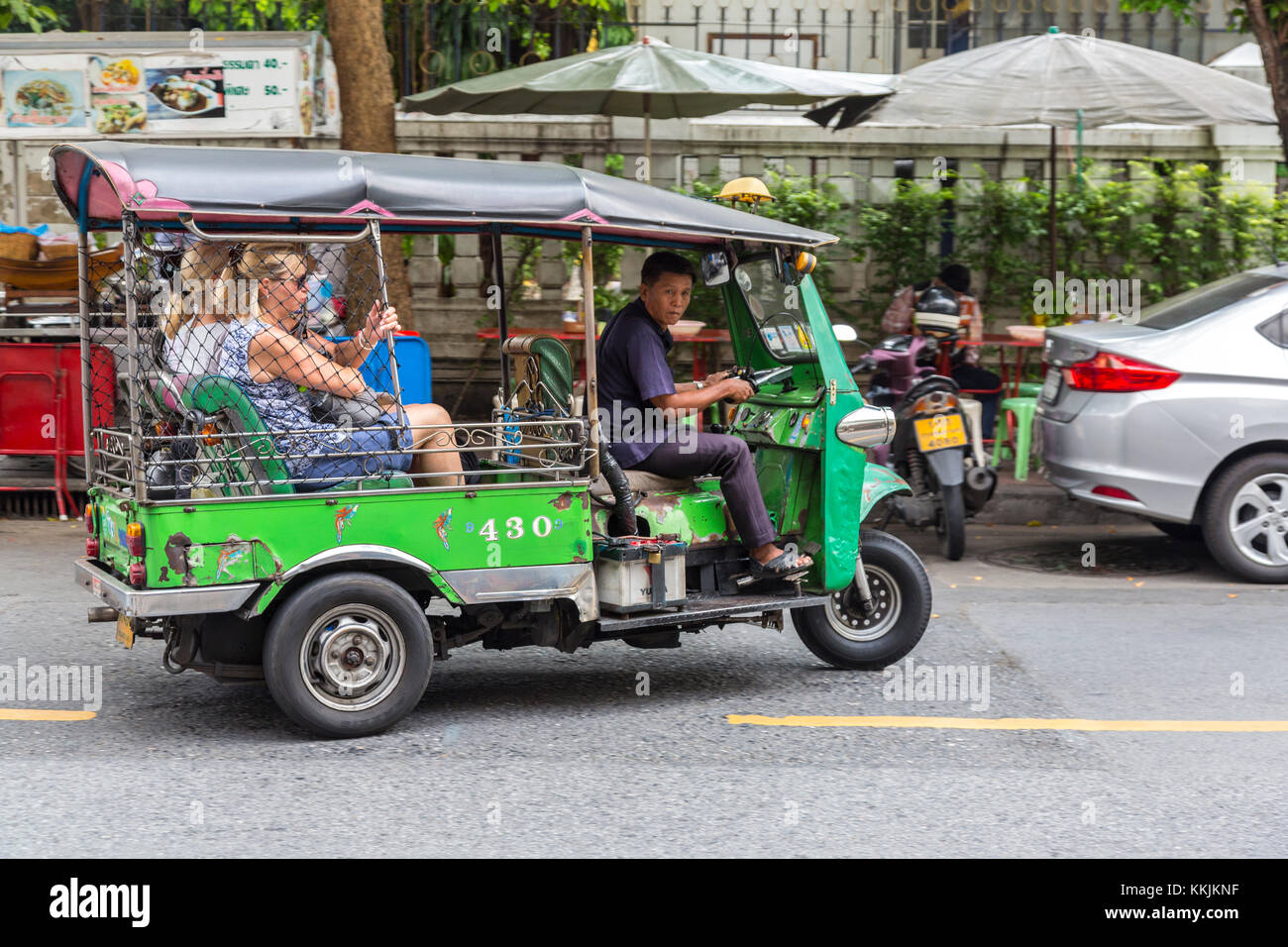 Bangkok, Thaïlande. Tuk-tuk, une motocyclette à trois roues Taxi. Banque D'Images