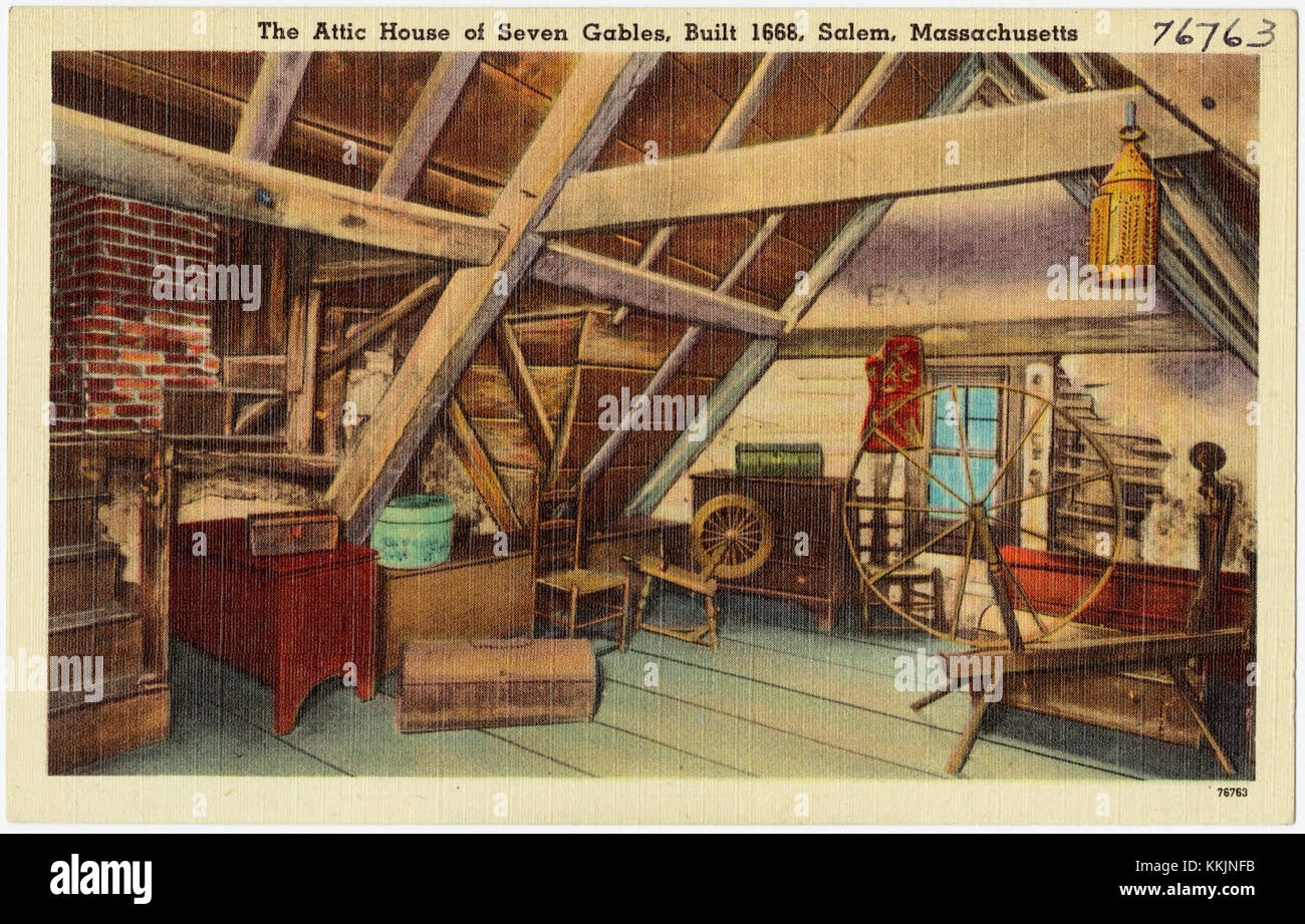 Le grenier de la Maison des sept pignons, construit en 1668, est un élément clé de la maison historique de Salem, Massachusetts. Cette maison, associée à Nathaniel Hawthorne, est un exemple de l'architecture coloniale et de l'histoire littéraire américaine. Banque D'Images