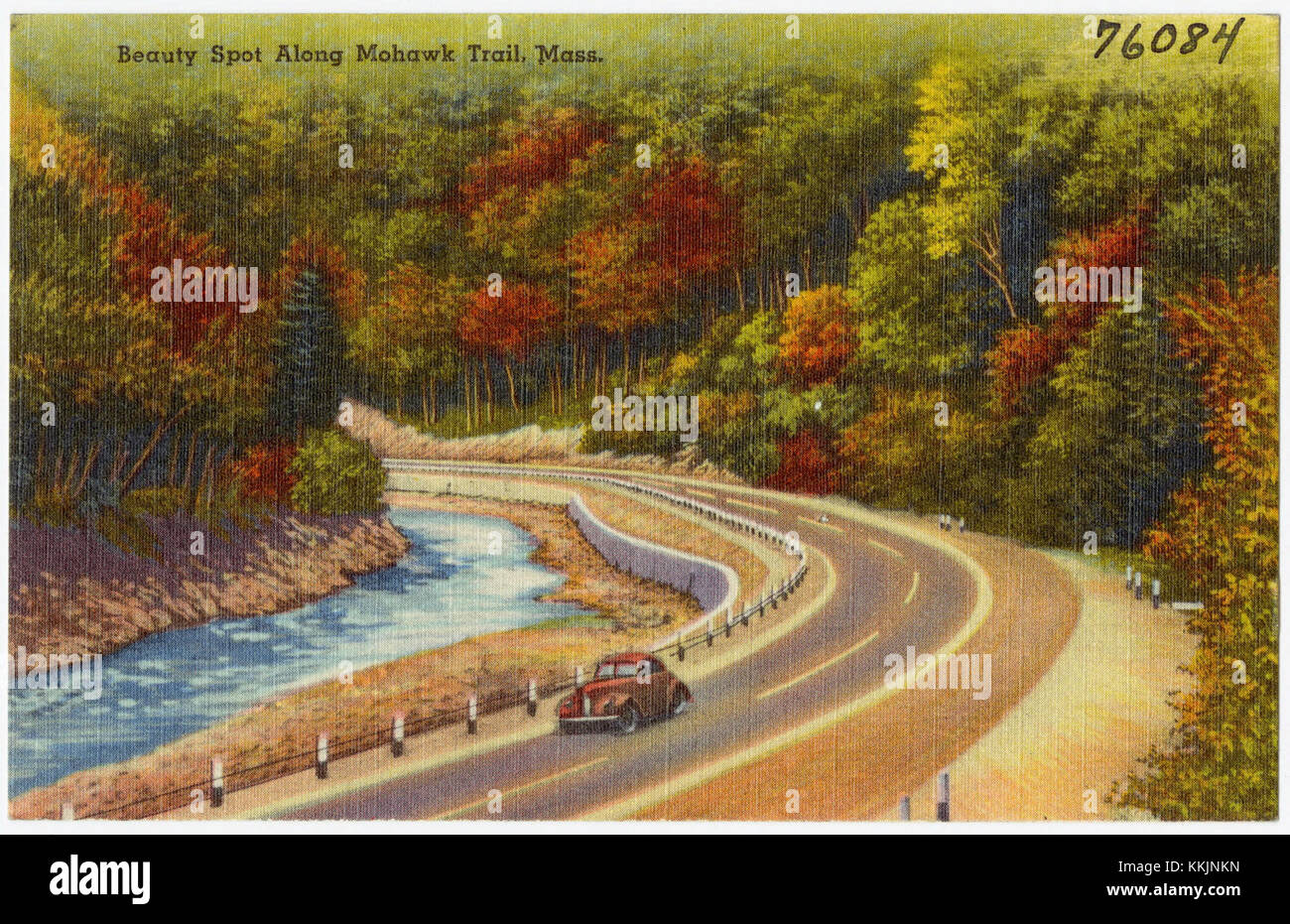 Photographie intitulée « Beauty Spot Along Mohawk Trail, Mass (76084) », représentant une vue panoramique le long du Mohawk Trail dans le Massachusetts. Banque D'Images